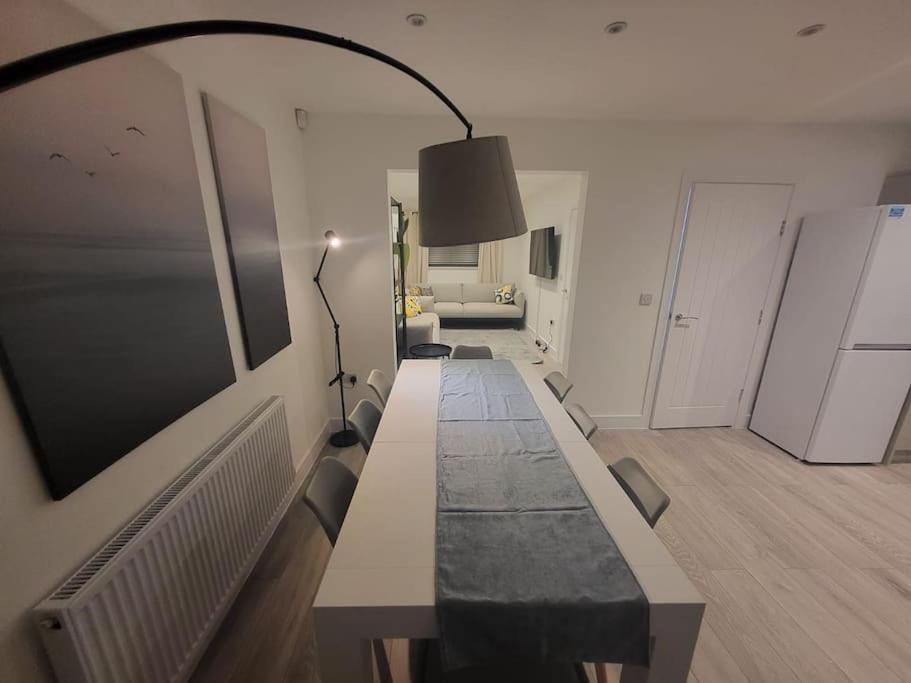 New 4 Bedrm House! Parking. 10Min To City / Etihad Manchester Exteriör bild