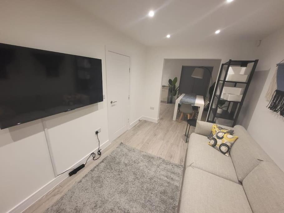 New 4 Bedrm House! Parking. 10Min To City / Etihad Manchester Exteriör bild