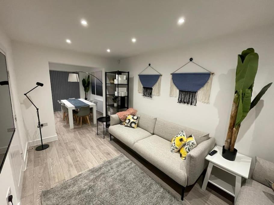 New 4 Bedrm House! Parking. 10Min To City / Etihad Manchester Exteriör bild